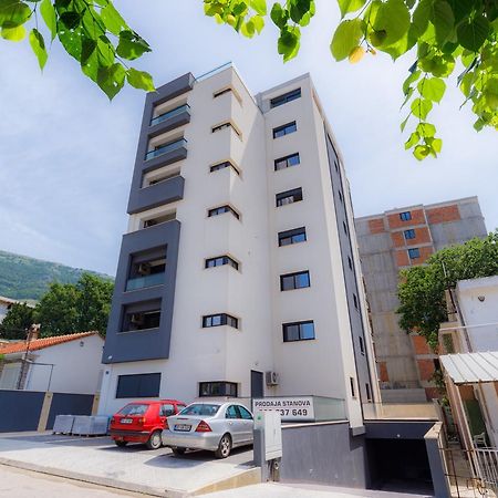 N Apartments Sutomore Exterior photo