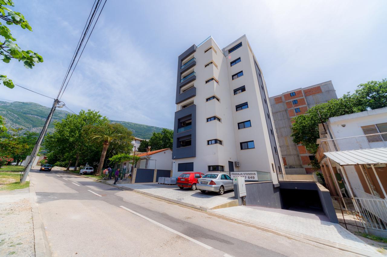N Apartments Sutomore Exterior photo